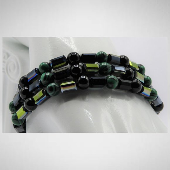 BLACK & GREEN Beaded Jewelry Set - Picture 4 of 5